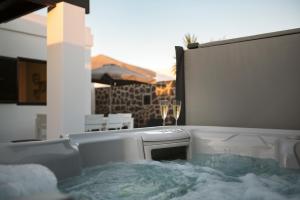 Villa Aridane, jacuzzi and heated pool