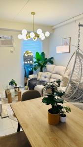 3BR - Stylish Condo Serenity