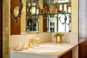 Diplomatic Suite room in Park Hyatt Paris Vendome