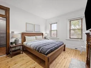 Oakland, Pittsburgh !C Bright and Stylish Private Bedroom with Shared Bathroom - West Homestead
