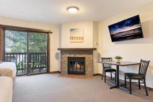 North 2 Queen room in Cragun's Resort on Gull Lake