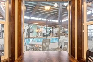 Lower Pool 2 Double room in Cragun's Resort on Gull Lake