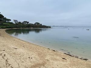 Maisons de vacances Maison de vacances a Sarzeau a 5 min de la plage a pieds : Maison 4 Chambres