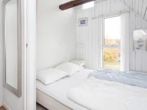 6 person holiday home in Ebeltoft