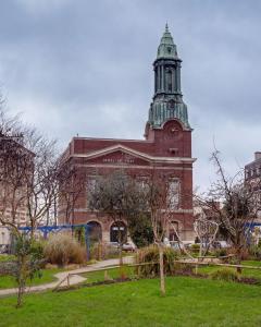Maisons de vacances Maison Atypique acces direct Paris, Cuisine design : photos des chambres