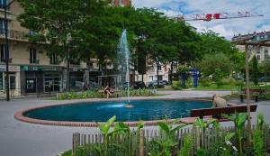 Maisons de vacances Maison Atypique acces direct Paris, Cuisine design : photos des chambres