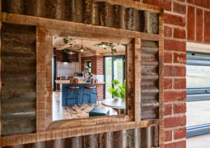 Brick Barn - Luxury Barn Conversion by River Avon