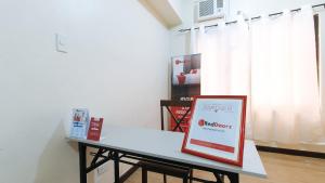 RedDoorz @ Jolly Orange Paranaque