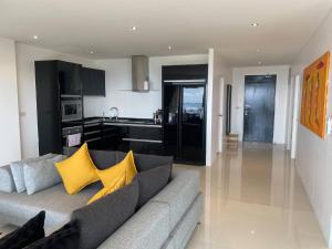 A26 - Great 100 percent Seaview 2bedroom 1 bathroom and bubble Jacuzzi