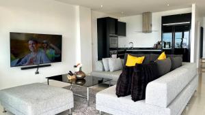 A26 - Great 100 percent Seaview 2bedroom 1 bathroom and bubble Jacuzzi