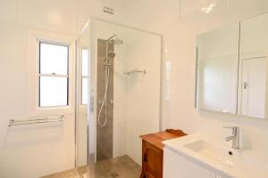 Cosy Sun-Filled Cottage