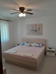 Three-Bedroom Apartment with Terrace room in Apartments by the sea Mudri Dolac Hvar - 4042