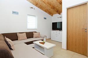 Apartments with parking space Kanica, Rogoznica - 23538