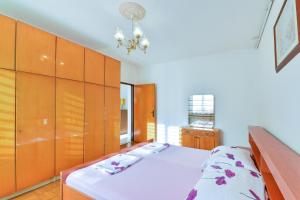 Apartments with parking space Vir - 23606