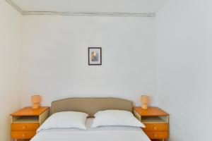 Apartments with parking space Vir - 23606