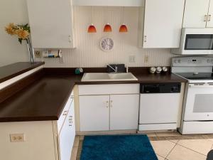 Charming 2 bdr 1 bath home fenced byard N Pensacola Pet Friendly Close to bases