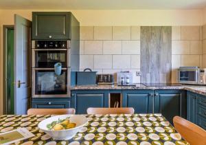 Gorgeous Rural 4 Bed Farm Cottage - With Hot Tub!