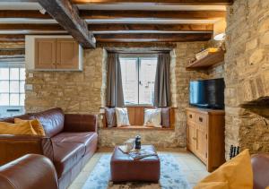 Distons Lane - Beautiful 2BD Home, Perfect For Family Retreat!