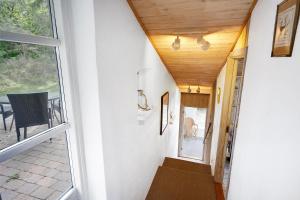 Cozy Split-Level Holiday Home In Handrup Hills