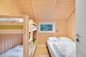 Stunning Home In Rønde With 3 Bedrooms And Wifi