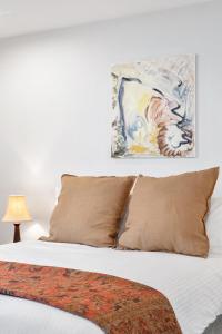 Artistic Urban Getaway just off Smith Street!