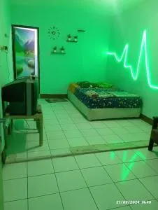 Hostel Momi Sri - Cipayung