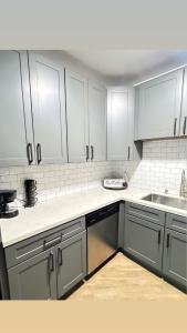 Incredible Two Bedroom Hollywood Apartments FREE Parking