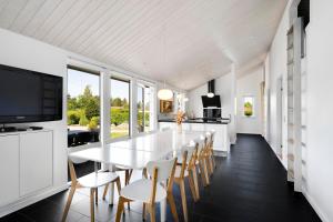 Awesome Home In Ebeltoft With 3 Bedrooms, Internet And Sauna