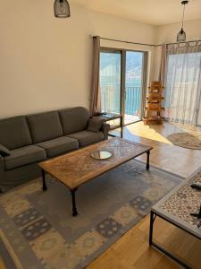 CICADA SEA VIEW, 2-BD APARTMENT, Dobrota