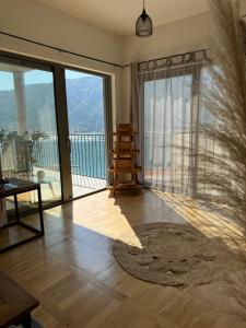 CICADA SEA VIEW, 2-BD APARTMENT, Dobrota