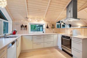 Stunning Home In Rønde With 3 Bedrooms And Wifi