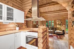 Amazing Home In Rønde With 3 Bedrooms, Sauna And Wifi
