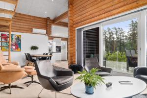 Exclusive Log House With Panoramic Sea View Just Minutes From Ebeltoft