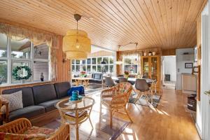 Charming And Well-Maintained Holiday Home Just Minutes From Grenaa Beach