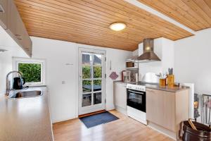 Charming And Well-Maintained Holiday Home Just Minutes From Grenaa Beach