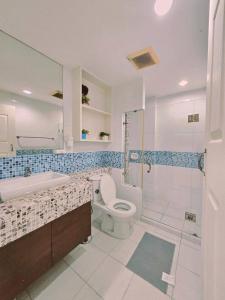 The beach bangsaen condo daily room Poolside