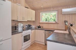 Awesome Home In Ebeltoft With 3 Bedrooms, Sauna And Wifi