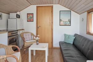 Cozy And Well-Appointed Annex Close To The Beach