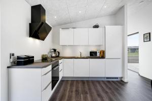 Awesome Home In Ebeltoft With 4 Bedrooms And Internet