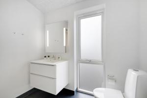 Awesome Home In Ebeltoft With 4 Bedrooms And Internet