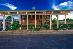 All Travellers Motor Inn