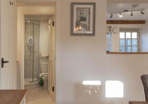 Jasmine Cottage - 2 Bedroom in Heart of Bourton!