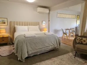 Waterfront in the Mountains - 温特沃斯瀑布