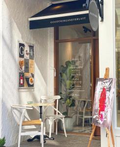 GOODTHINGS Cafe & Hotel