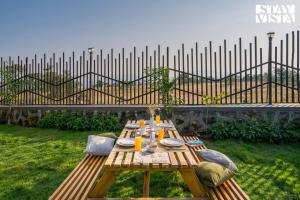Villa De Suku by VEO, StayVista - 3BHK with Mountain View & Garden