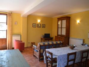 Charming flat with pool surrounded by nature