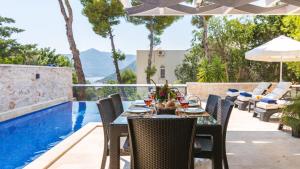 Kalamar Bay Luxury Villa - Private Pool -2 Minutes to the Beach