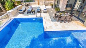 Kalamar Bay Luxury Villa - Private Pool -2 Minutes to the Beach