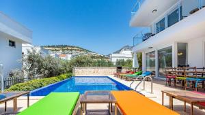 4 Bedroom Villa within walking distance to shops and restaurants