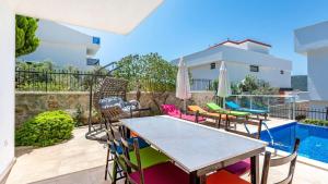 4 Bedroom Villa within walking distance to shops and restaurants